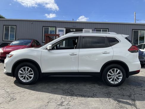 Used 2018 Nissan Rogue SV image 5