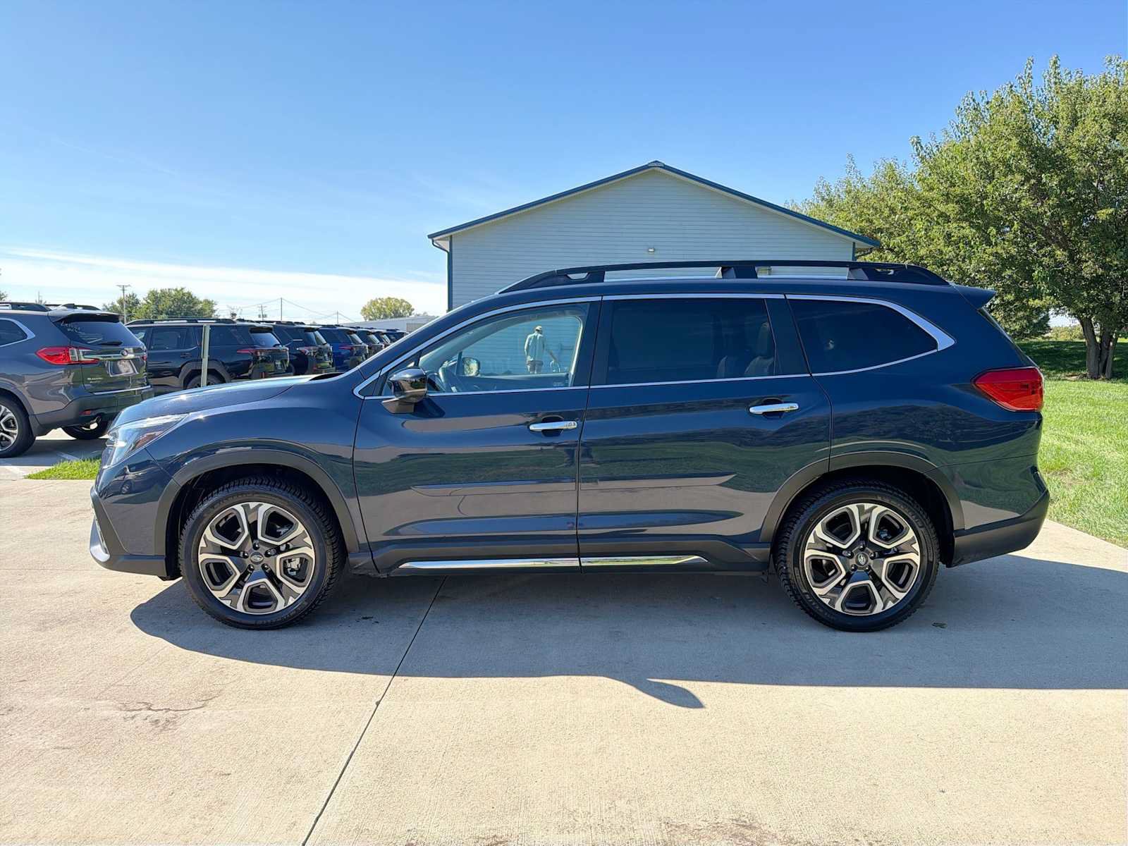 Used 2024 Subaru Ascent Touring AWD/4WD image 3