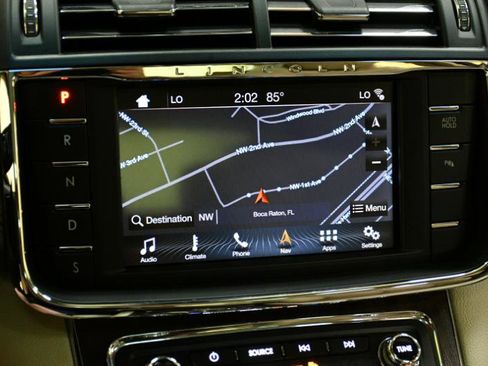 Used 2019 Lincoln Continental Select w/ Continental Climate Package image 32