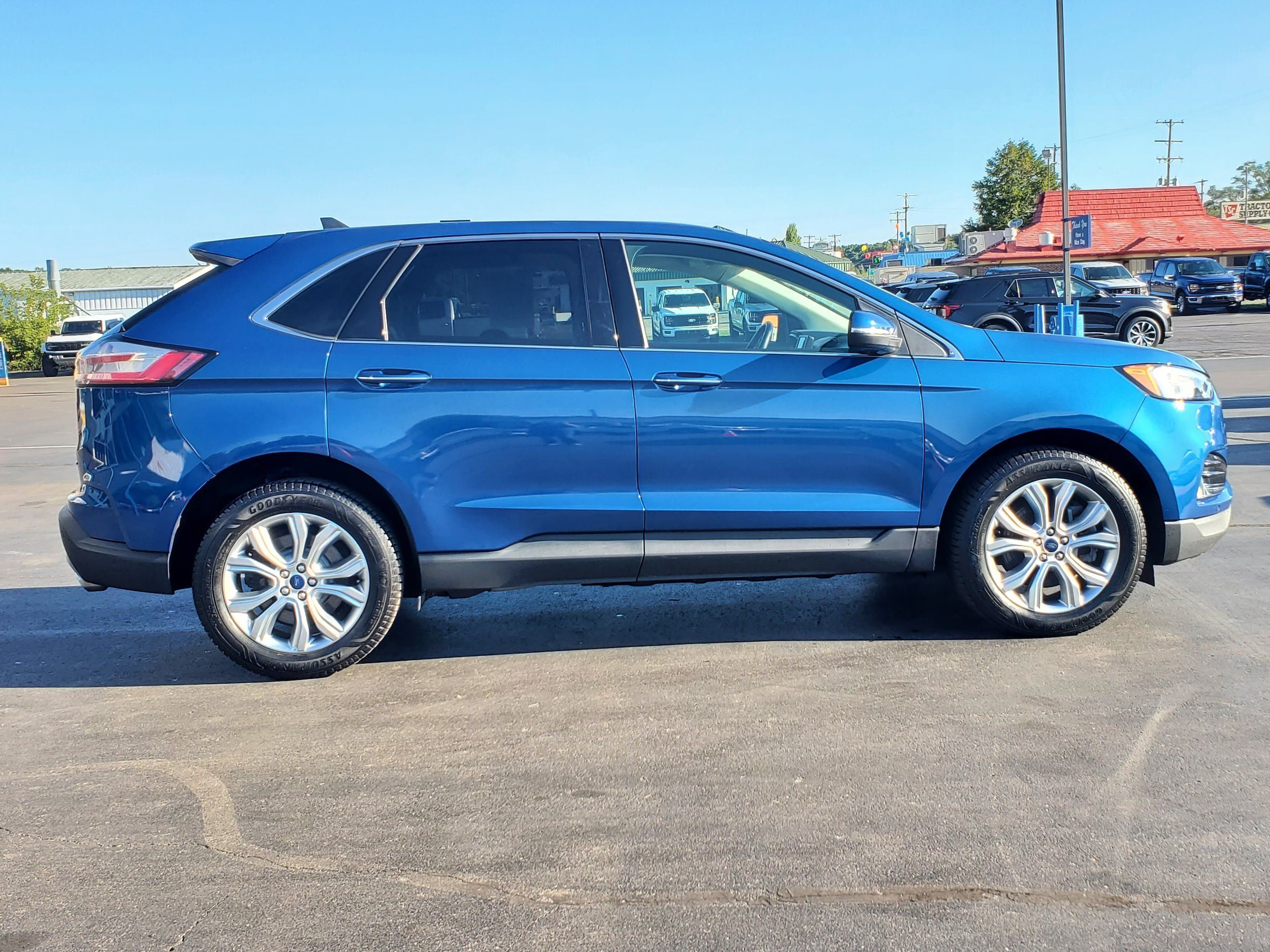 Used 2021 Ford Edge Titanium w/ Cargo Accessory Package AWD/4WD image 5