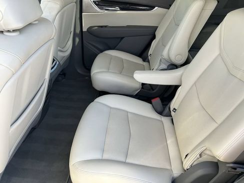 Used 2023 Cadillac XT6 Premium Luxury w/ Technology Package FWD image 19
