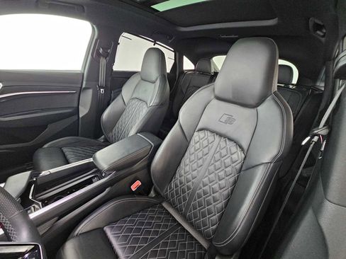 Used 2022 Audi e-tron S Prestige image 21