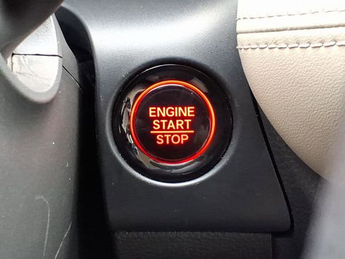 Used 2023 Honda HR-V LX image 29
