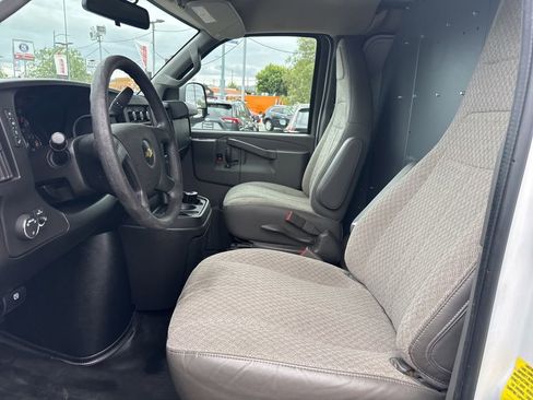 Used 2020 Chevrolet Express 2500 RWD image 6