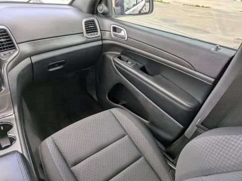 Used 2018 Jeep Grand Cherokee Laredo RWD image 18