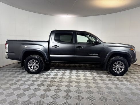 Used 2017 Toyota Tacoma SR5 image 10