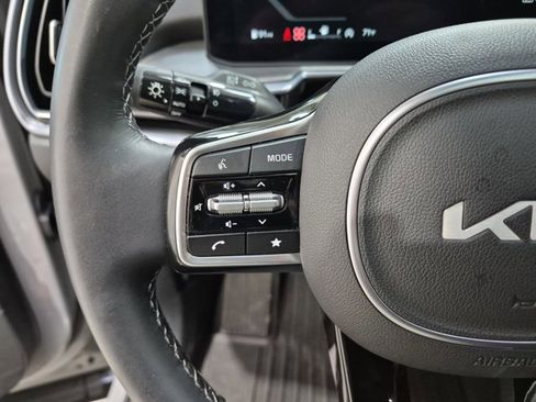 Used 2025 Kia Sorento SX AWD/4WD image 16