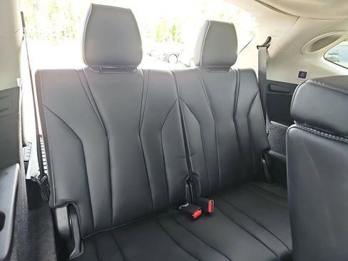Used 2023 Acura MDX SH-AWD w/ Advance Package image 16