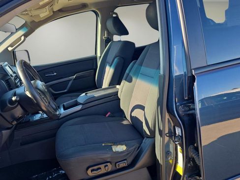 Used 2015 Nissan Titan SV w/ SV Value Truck Package image 5