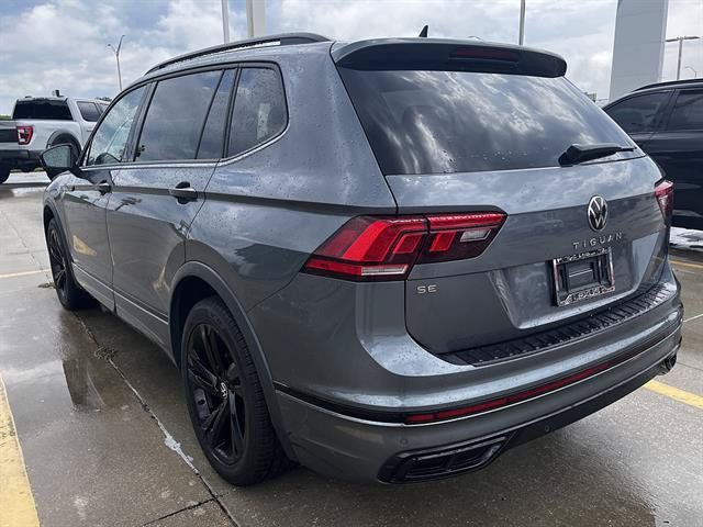 Used 2024 Volkswagen Tiguan SE R-Line FWD image 5