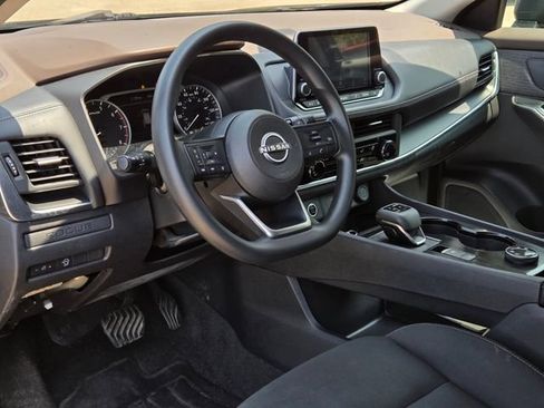 Used 2023 Nissan Rogue S AWD/4WD image 16