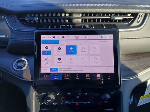 New 2025 Jeep Grand Cherokee Limited w/ Luxury Tech Group II AWD/4WD image 24