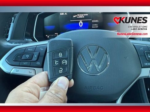 Used 2024 Volkswagen Jetta SE image 36