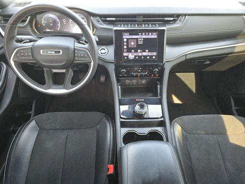 Used 2024 Jeep Grand Cherokee L Laredo image 6