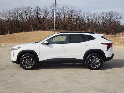 New 2026 Chevrolet Trax LT w/ Driver Confidence Package FWD image 4