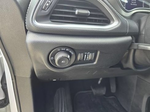 Used 2022 Chrysler Pacifica Limited w/ S Appearance Package AWD/4WD image 30
