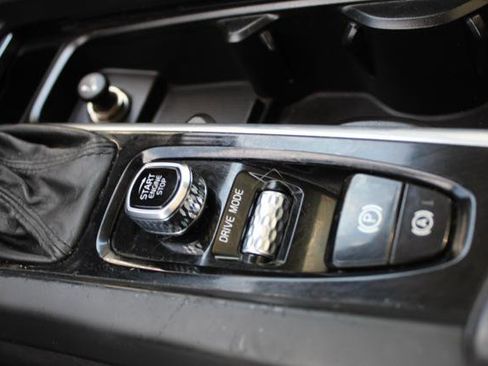 Used 2021 Volvo S60 T5 Momentum image 24