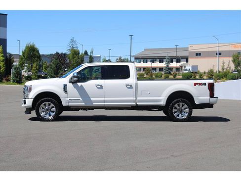Used 2022 Ford F350 Platinum w/ FX4 Off-Road Package AWD/4WD image 2