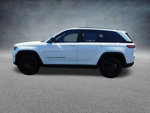Used 2024 Jeep Grand Cherokee Altitude AWD/4WD image 6