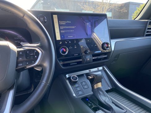 Used 2024 Lexus GX 550 image 32