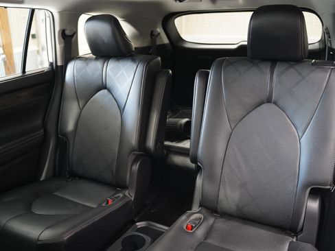 Used 2021 Toyota Highlander Platinum AWD/4WD image 34