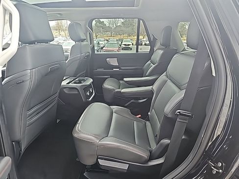 Used 2025 Ford Expedition Active image 12