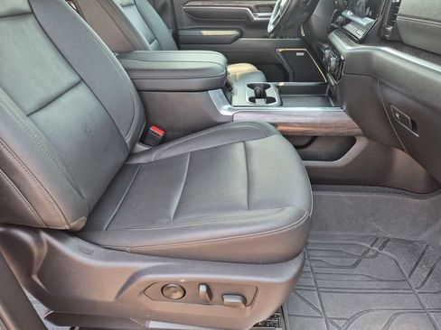 Used 2024 Chevrolet Silverado 2500 LTZ w/ LTZ Convenience Package AWD/4WD image 29