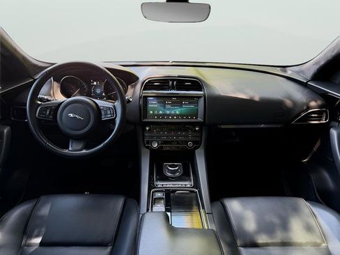 Used 2020 Jaguar F-PACE Premium image 9