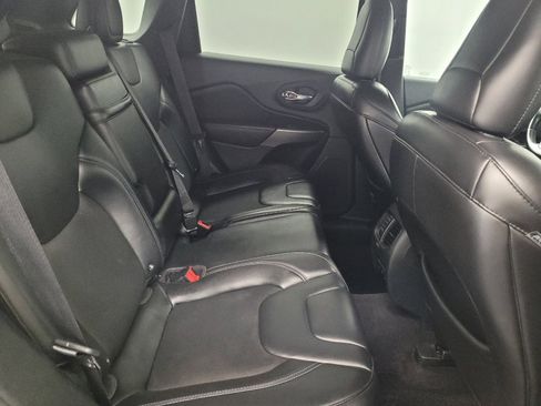 Used 2019 Jeep Cherokee Latitude Plus w/ Cold Weather Group AWD/4WD image 19