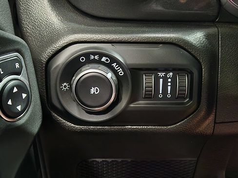 Used 2021 Jeep Wrangler Unlimited Rubicon w/ Dual Top Group AWD/4WD image 43