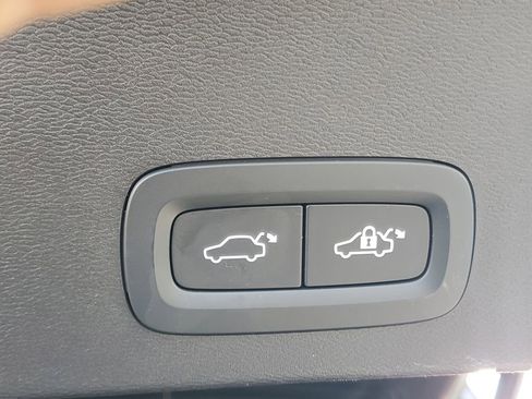 Certified 2024 Volvo XC40 B5 Core AWD/4WD image 10