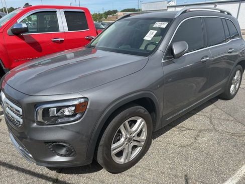 Used 2021 Mercedes-Benz GLB 250 4MATIC w/ Premium Package image 2