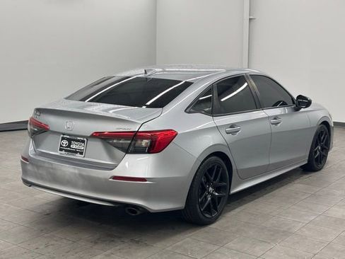 Used 2022 Honda Civic Sport image 2