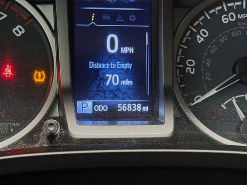 Used 2021 Toyota Tacoma SR5 w/ Trail Edition image 8