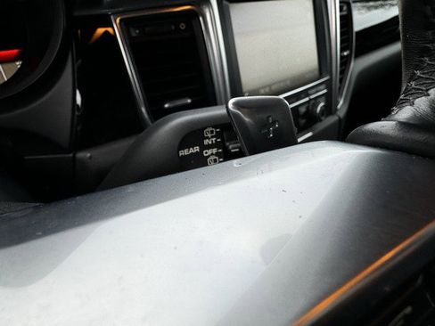 Used 2015 Porsche Macan S image 24