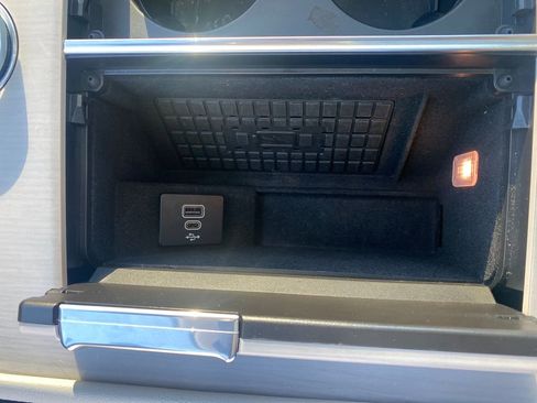 Used 2025 Lincoln Navigator Reserve image 40