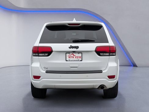 Certified 2022 Jeep Grand Cherokee Laredo X image 8