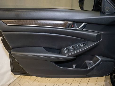 Used 2020 Honda Accord EX image 11