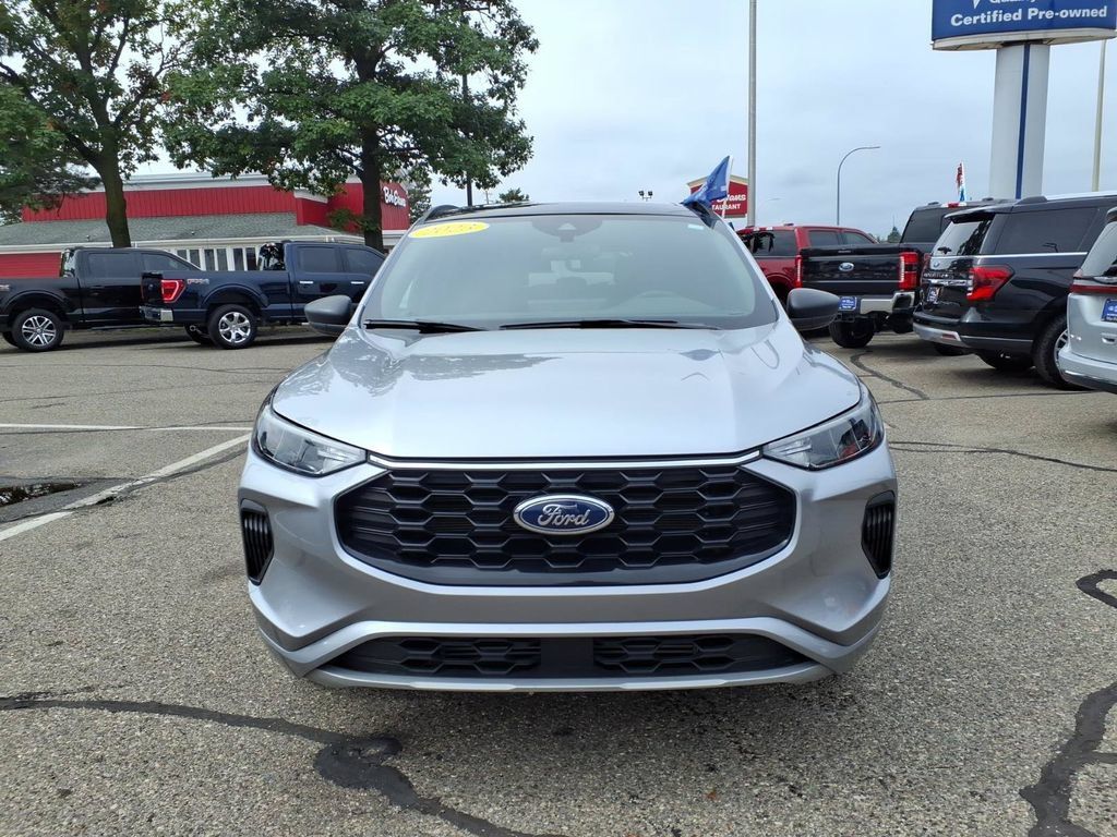 Certified 2023 Ford Escape ST-Line w/ Tech Pack #1 AWD/4WD image 3