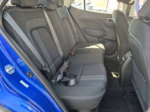 Used 2025 Hyundai Venue SEL FWD image 30