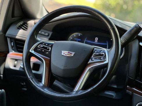 Used 2018 Cadillac Escalade ESV Premium Luxury RWD image 32