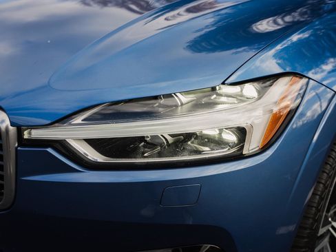 Used 2020 Volvo XC60 T6 R-Design image 12