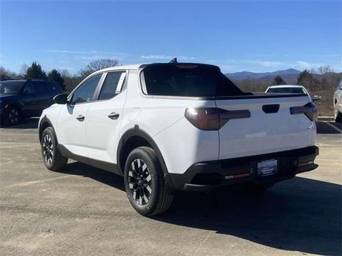 Certified 2025 Hyundai Santa Cruz SE image 4