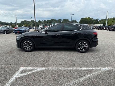 Used 2018 Maserati Levante image 4