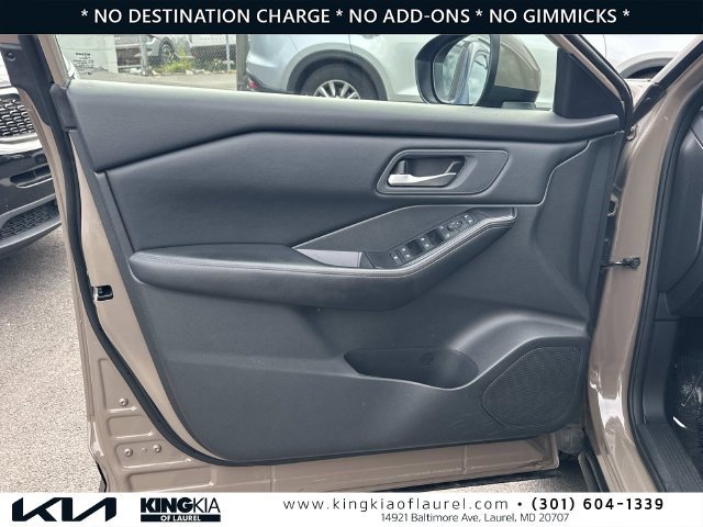 Used 2025 Nissan Rogue SV AWD/4WD image 19