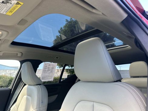 Certified 2024 Volvo XC40 B5 Plus w/ Climate Package image 35