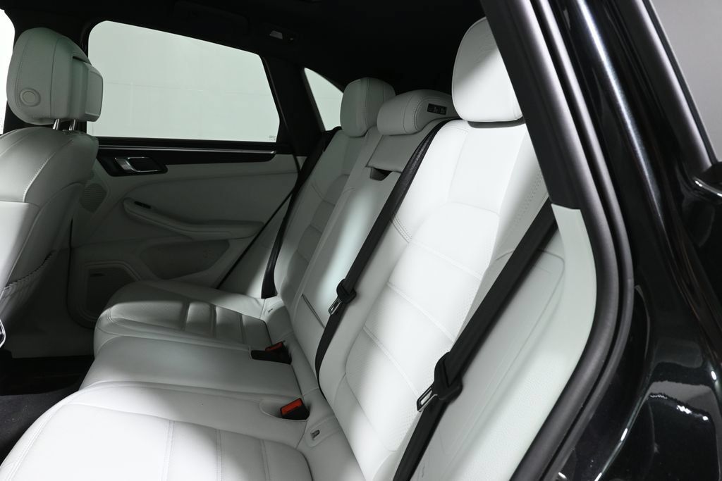 Used 2024 Porsche Macan GTS AWD/4WD image 6