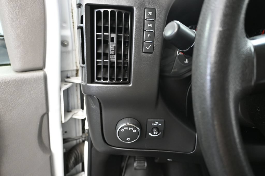 Used 2016 Chevrolet Express 2500 RWD image 21
