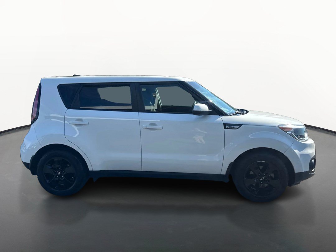 Used 2018 Kia Soul FWD image 2