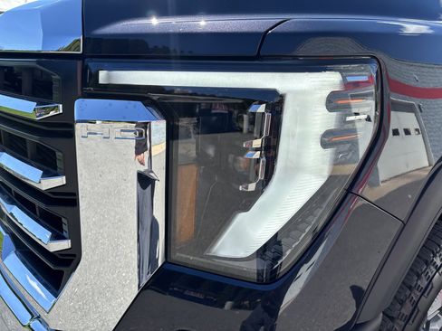 Used 2026 GMC Sierra 2500 SLT w/ SLT Premium Package AWD/4WD image 9